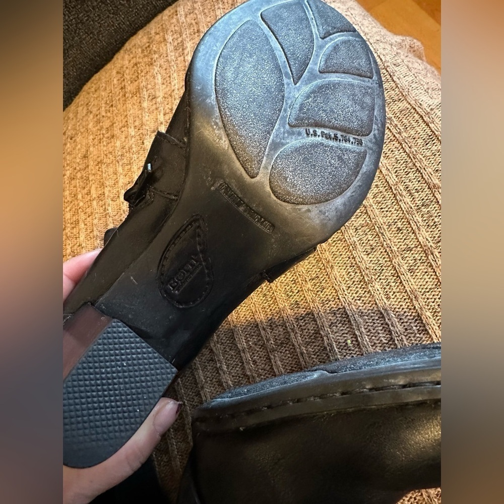 Born Women’s Black Leather Ankle Boots Size 8.5 M - Stylish Block Heel Buckle - Picture 9 of 9